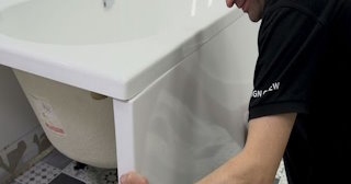 Установка экрана под ванну - цена за работу от 4134 руб. в Каспийске